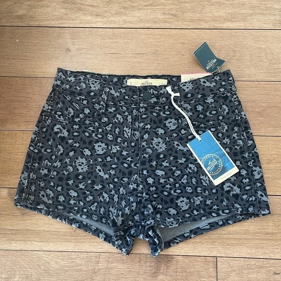 NWT Hollister high rise black and grey leopard shorts size 3, W26 - Picture 1 of 3